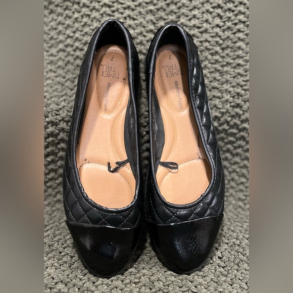 Time & Tru Slip-On Flats, Quilted Texture w/Toe & Heel Patent Detail; Size 7 - Picture 2 of 6
